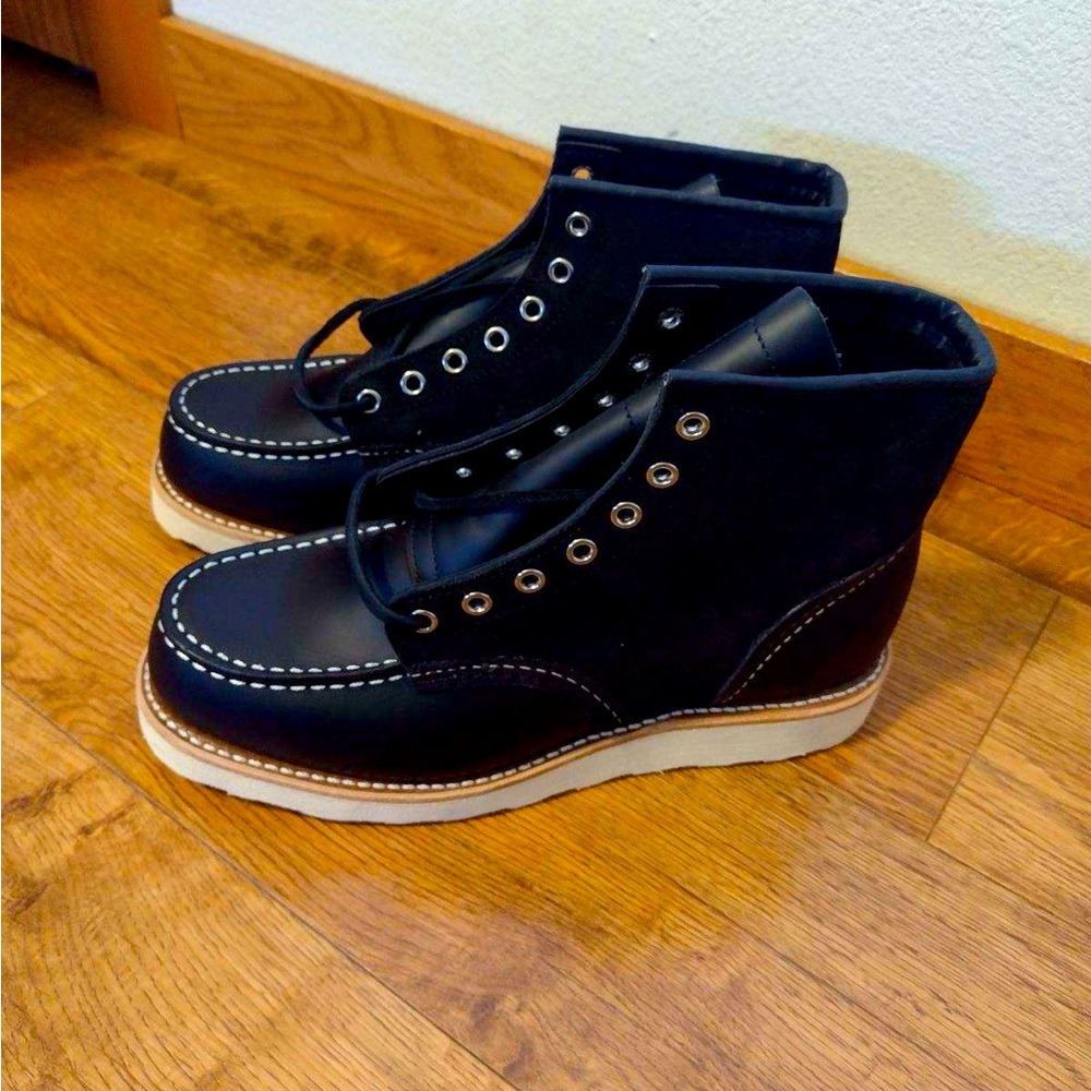 Never worn Red Wing boots.